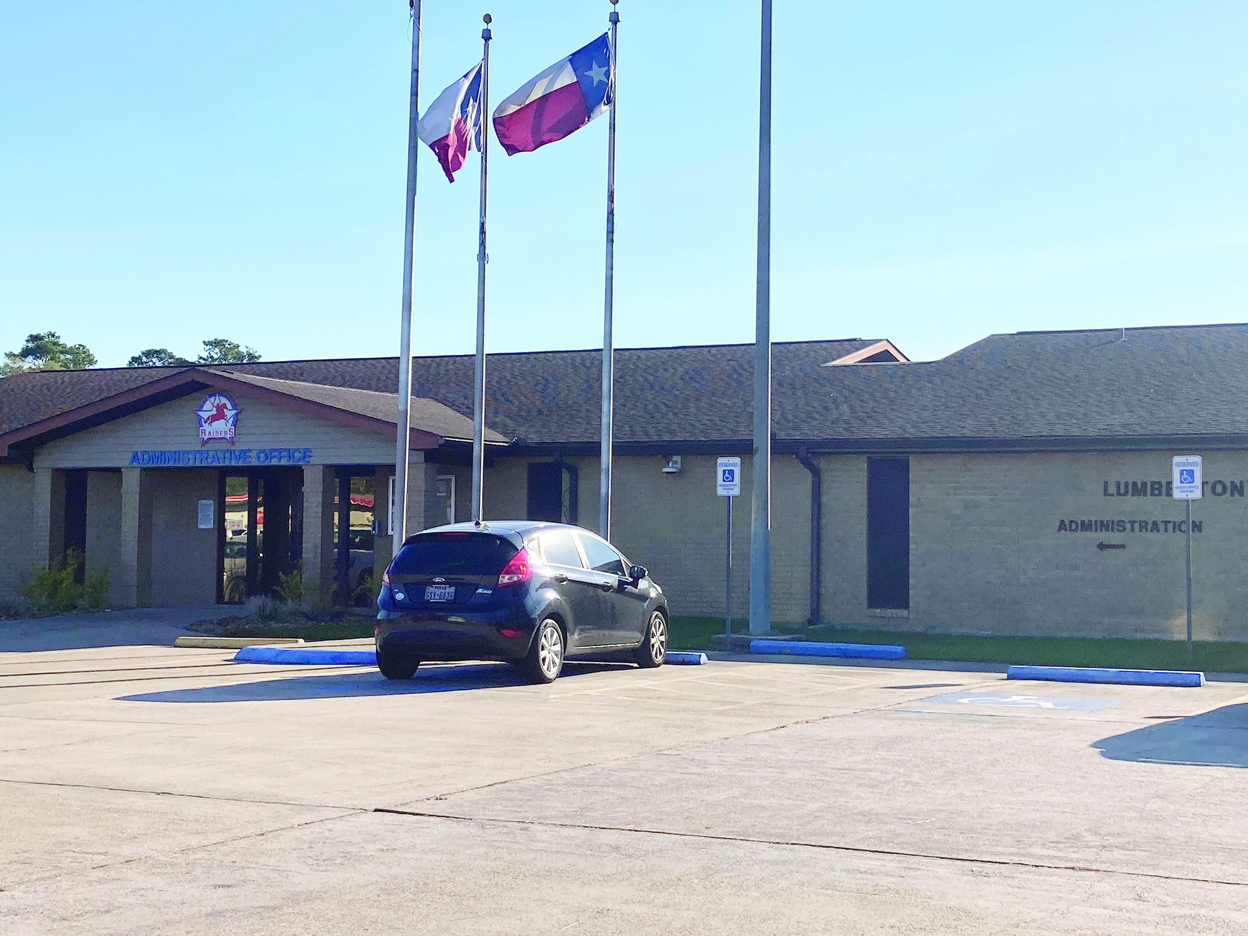 Lumberton ISD Administration Building | Examiner Photo by Dannie Oliveaux