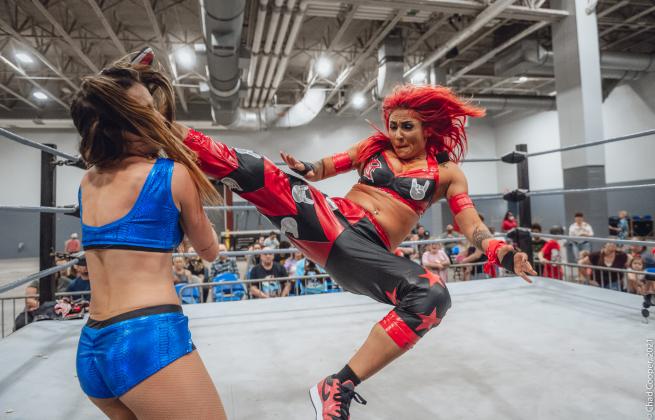 Miranda Alize vs Chelsea Green (Photos by Chad Cooper)