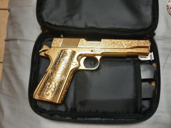 Anteverde's gold-plated handgun