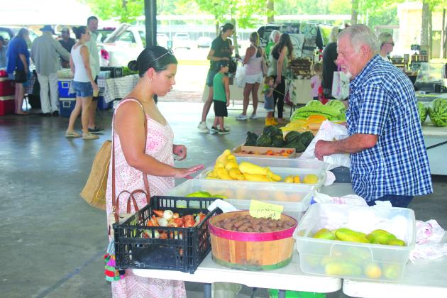Farmers Market photo by Dannie Oliveaux 