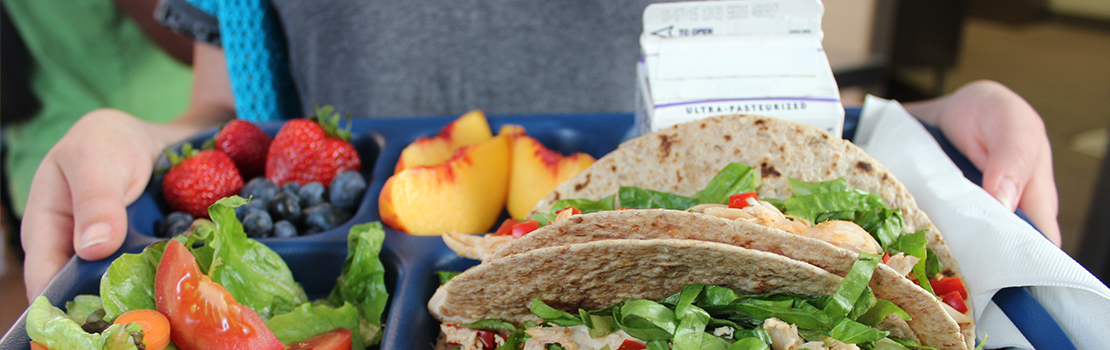 A photo of a school lunch