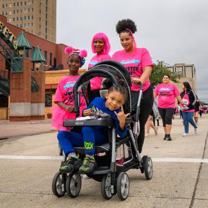 'Gift of Life Julie' Richardson Procter 5K Ribbon Run Monster Dash (Photo by Tim Sudela)