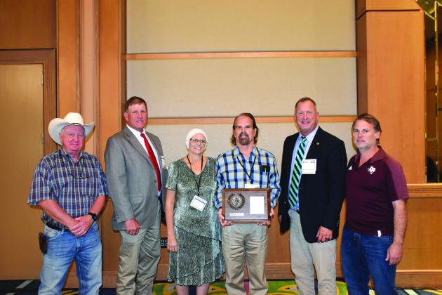 Kenny Bailey accepts Wildlife Conservation award
