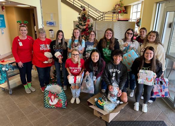 SHS Student Council delivers blankets to the Ben and Julie Rogers Cancer Institute in Beaumont on Dec. 13.