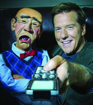 Jeff Dunham and Walter (Photo by Richard McLaren)