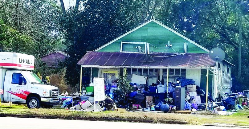 A group of nine volunteers converged on the Saratoga Resale shop with the goal of removing the trash and debris from in front and around the building Jan. 4.