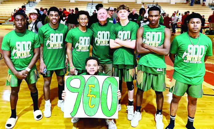 East Chambers boys basketball coach Todd Sutherland celebrates 900 career victories