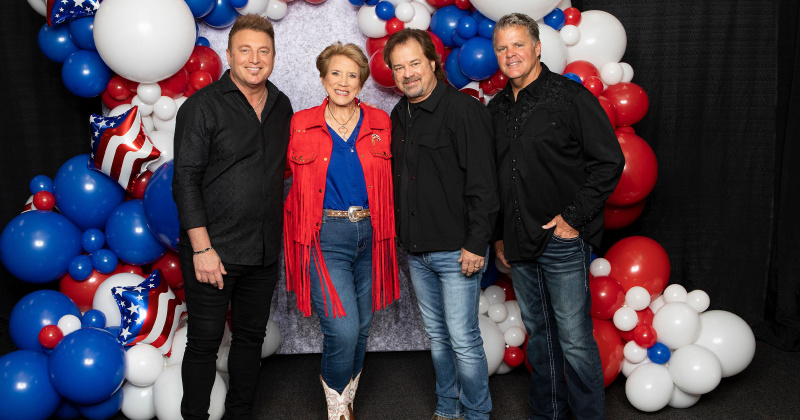 Tim Rushlow, Elaine Henderson, Larry Stewart and Richie McDonald (American Cancer Society’s ‘Cattle Baron’s Ball’, September 2023)