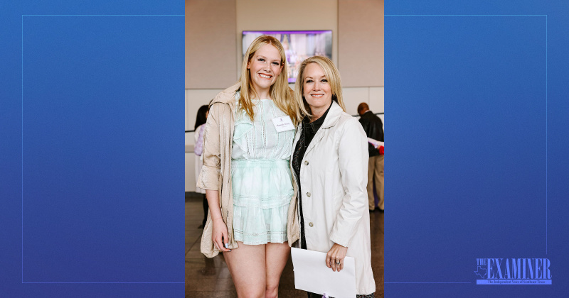 Hannah Henry and Kelly Henry