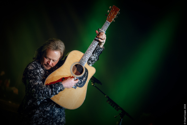 Travis Tritt (Photo by Chad Cooper)