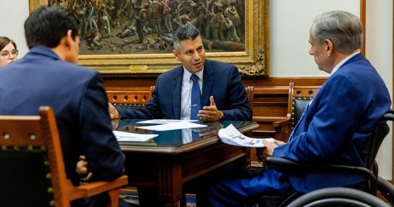 Entergy Texas president &amp; CEO Eliecer Viamontes discusses power plant proposal with Texas Governor Greg Abbott.