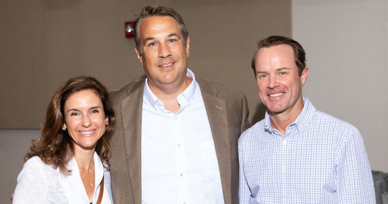 Judge Gordon Friesz (center) with Kim and Texas House Speaker Dade Phelan