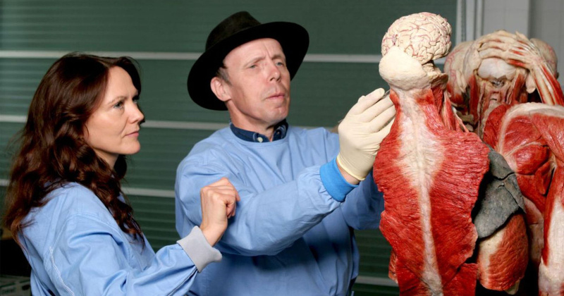 Dr. Angelina Whalley and Dr. Gunther von Hagens