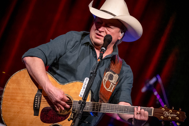 Mark Chesnutt (Photo by Chad Cooper)