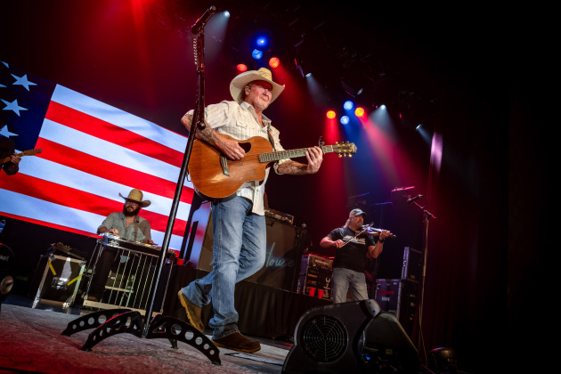 Tracy Lawrence (Photo by Chad Cooper)