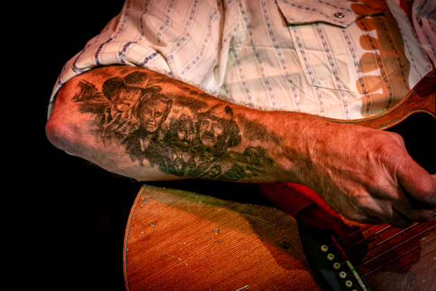 Tracy Lawrence (Photo by Chad Cooper)