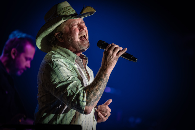 Tracy Lawrence (Photo by Chad Cooper)