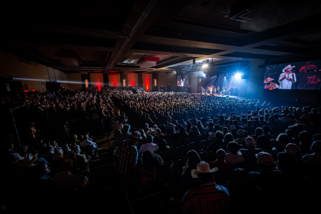 Tracy Lawrence (Photo by Chad Cooper)