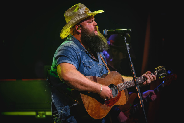 Larry Fleet (Photo by Chad Cooper)