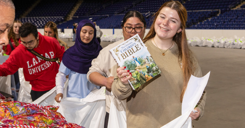 Volunteers cheerfully distribute 1,000 children’s Bibles, ensuring the true meaning of Christmas reaches the hands of 1,000 local children.
