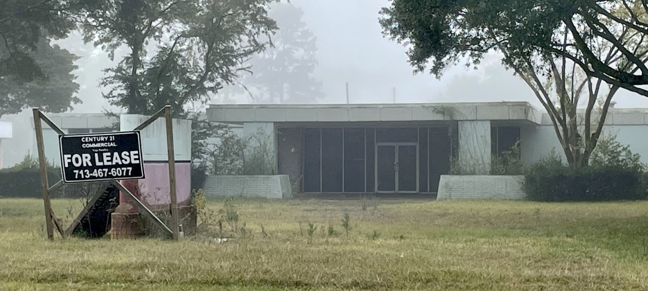 For lease sign in front of old Silsbee Doctors Hospital. Photo by Dannie Oliveaux