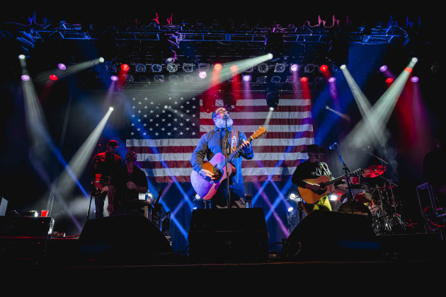 Aaron Lewis (Photo by Chad Cooper)