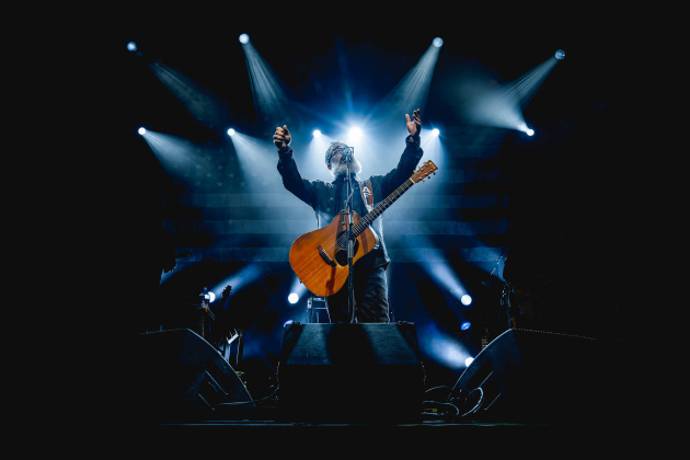 Aaron Lewis (Photo by Chad Cooper)