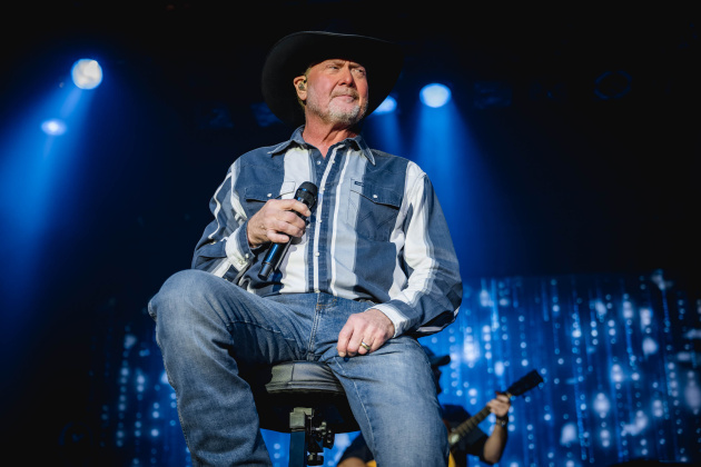 Tracy Lawrence (Photo by Chad Cooper)