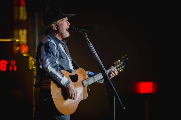 Tracy Lawrence (Photo by Chad Cooper)